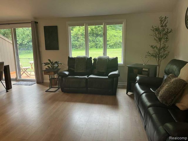 571 Park Place, Saline, MI 48176