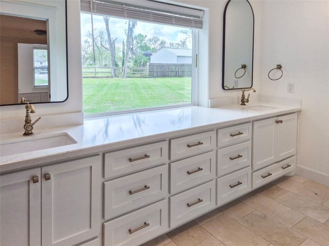 253 County Road 840, Angleton, TX 77515