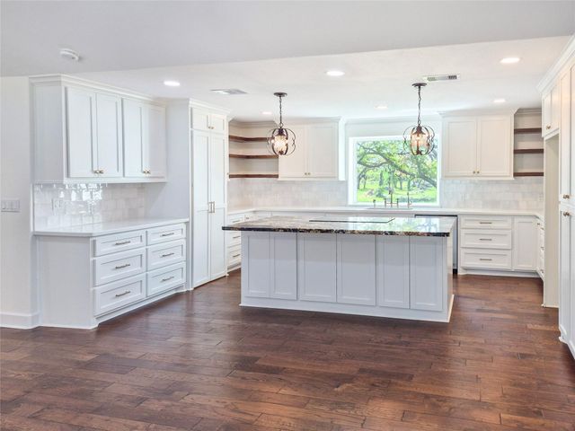 253 County Road 840, Angleton, TX 77515