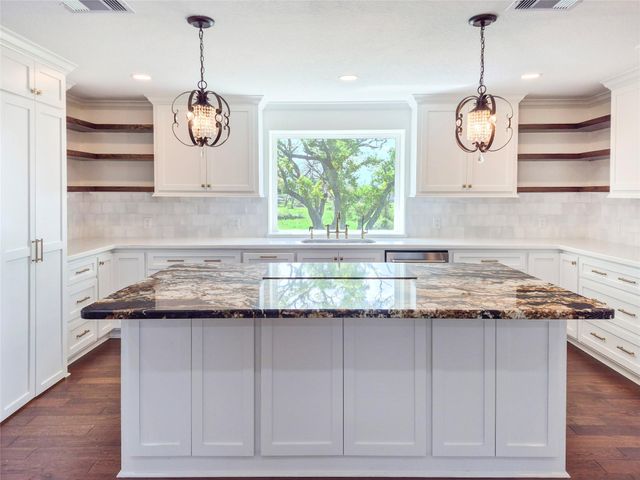 253 County Road 840, Angleton, TX 77515