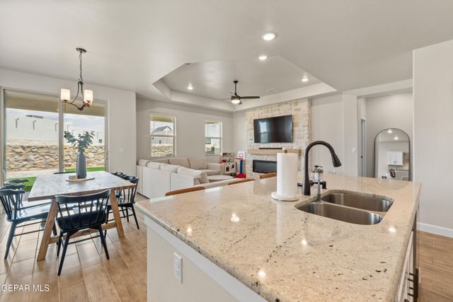 828 PASEO SOLAR Drive, El Paso, TX 79928