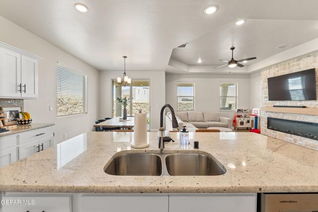 828 PASEO SOLAR Drive, El Paso, TX 79928