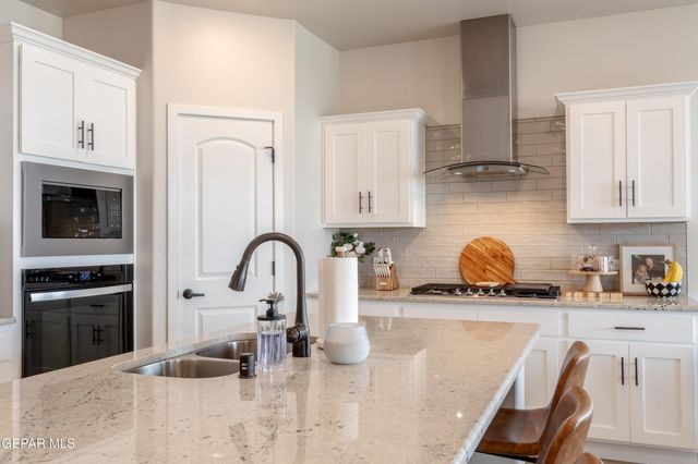 828 PASEO SOLAR Drive, El Paso, TX 79928