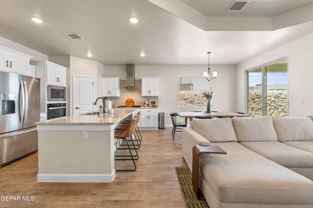 828 PASEO SOLAR Drive, El Paso, TX 79928