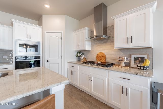 828 PASEO SOLAR Drive, El Paso, TX 79928