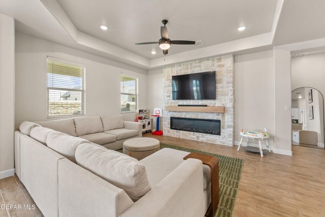 828 PASEO SOLAR Drive, El Paso, TX 79928