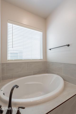 828 PASEO SOLAR Drive, El Paso, TX 79928