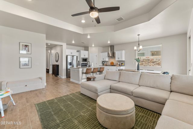 828 PASEO SOLAR Drive, El Paso, TX 79928