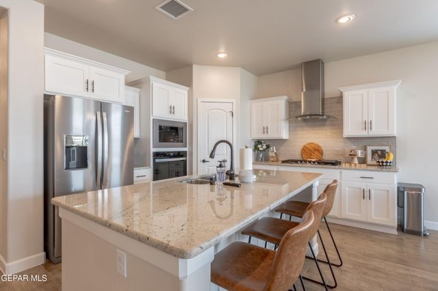 828 PASEO SOLAR Drive, El Paso, TX 79928