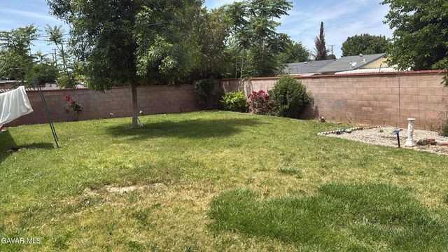 1139 W Avenue J12, Lancaster, CA 93534