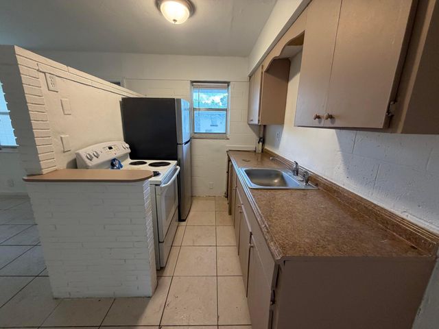 711 NW 4TH Avenue 2, Fort Lauderdale, FL 33311