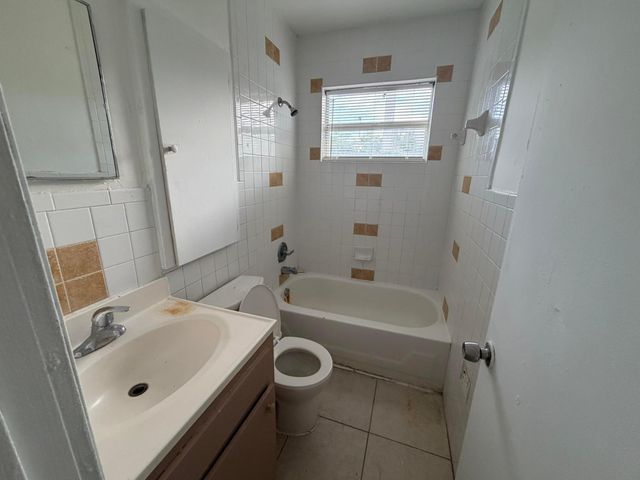 711 NW 4TH Avenue 2, Fort Lauderdale, FL 33311