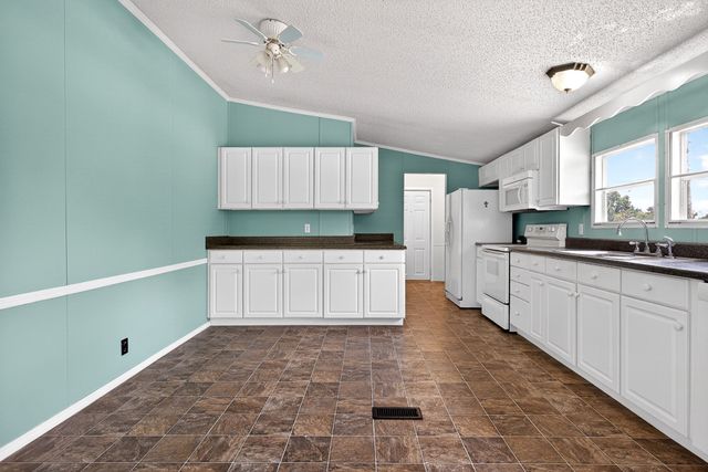 900 S Mountain St, Smithville, TN 37166