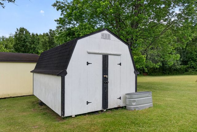 900 S Mountain St, Smithville, TN 37166