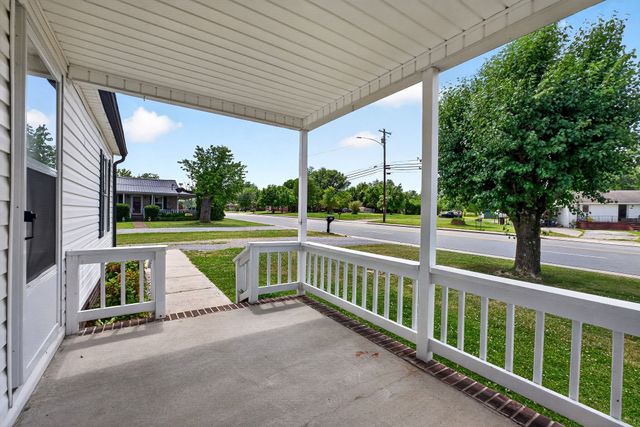900 S Mountain St, Smithville, TN 37166
