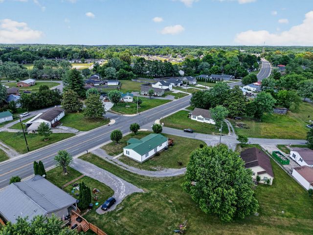 900 S Mountain St, Smithville, TN 37166