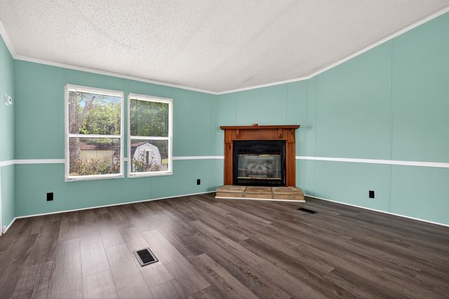 900 S Mountain St, Smithville, TN 37166