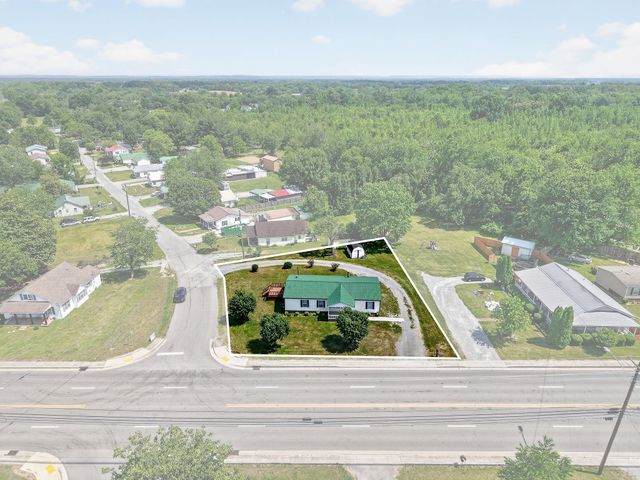 900 S Mountain St, Smithville, TN 37166