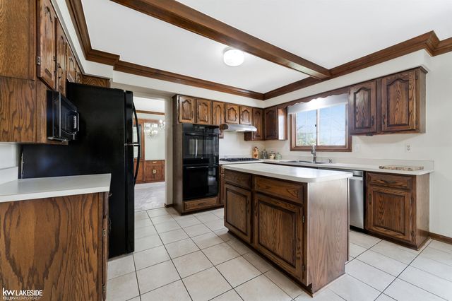 2349 Hidden Trail Drive, Sterling Heights, MI 48314