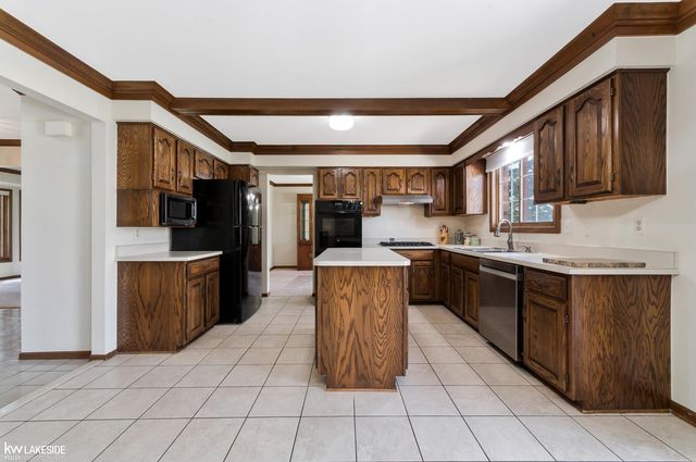 2349 Hidden Trail Drive, Sterling Heights, MI 48314