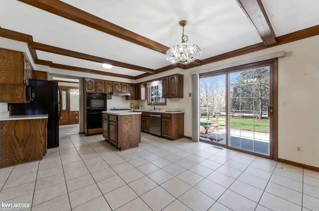2349 Hidden Trail Drive, Sterling Heights, MI 48314