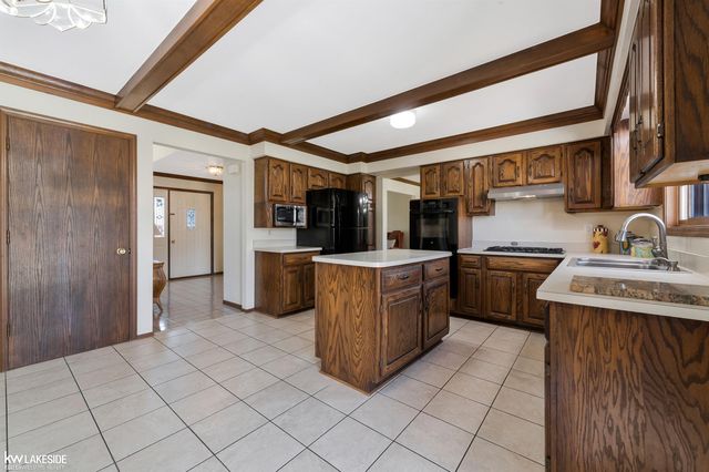2349 Hidden Trail Drive, Sterling Heights, MI 48314