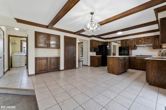 2349 Hidden Trail Drive, Sterling Heights, MI 48314