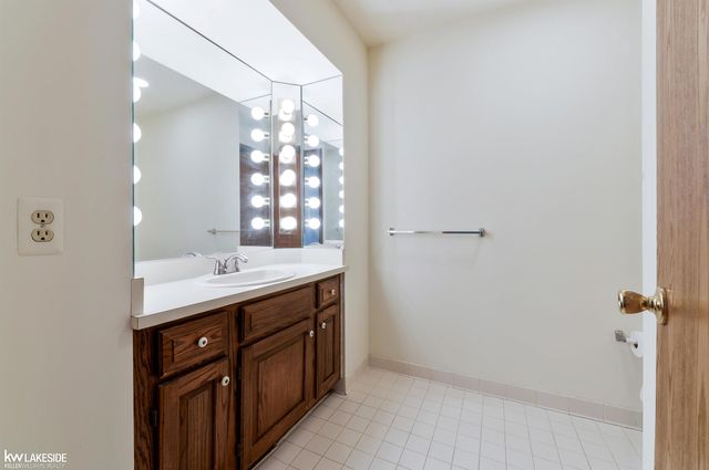 2349 Hidden Trail Drive, Sterling Heights, MI 48314
