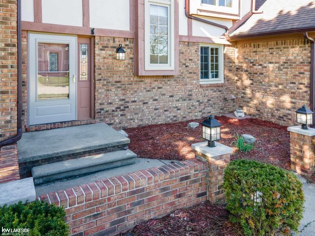 2349 Hidden Trail Drive, Sterling Heights, MI 48314