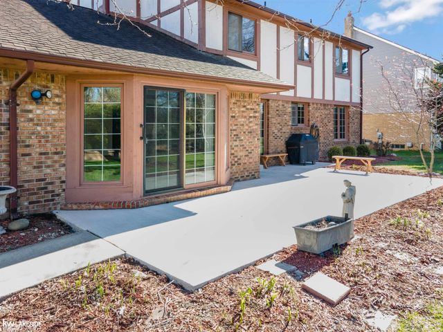 2349 Hidden Trail Drive, Sterling Heights, MI 48314