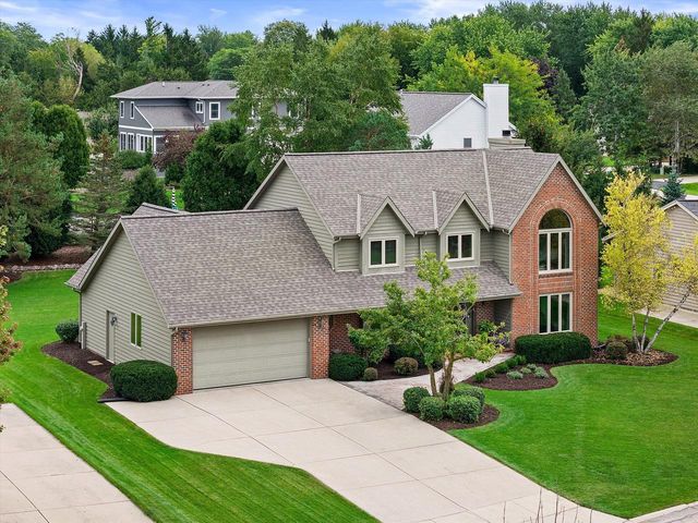 W163N7576 Tamarack TRAIL, Menomonee Falls, WI 53051