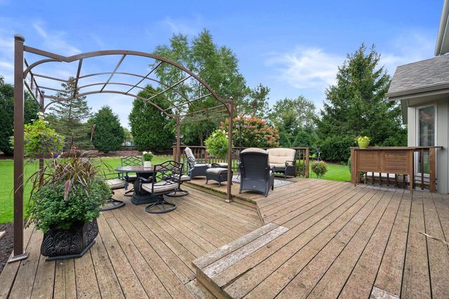W163N7576 Tamarack TRAIL, Menomonee Falls, WI 53051