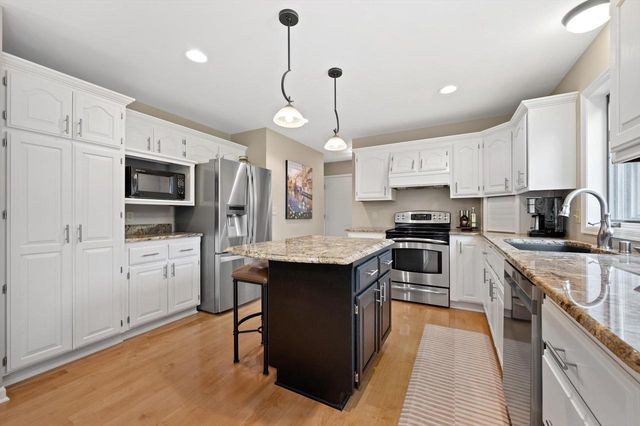 W163N7576 Tamarack TRAIL, Menomonee Falls, WI 53051