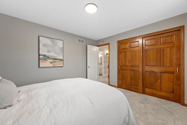 W163N7576 Tamarack TRAIL, Menomonee Falls, WI 53051