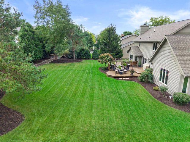 W163N7576 Tamarack TRAIL, Menomonee Falls, WI 53051