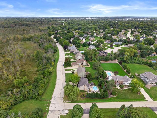 W163N7576 Tamarack TRAIL, Menomonee Falls, WI 53051