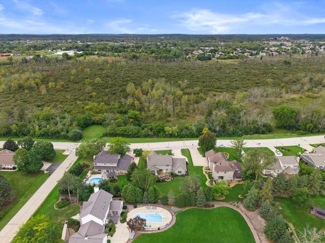 W163N7576 Tamarack TRAIL, Menomonee Falls, WI 53051