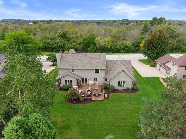 W163N7576 Tamarack TRAIL, Menomonee Falls, WI 53051