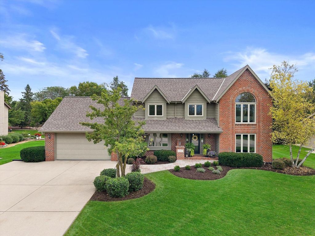 W163N7576 Tamarack TRAIL, Menomonee Falls, WI 53051