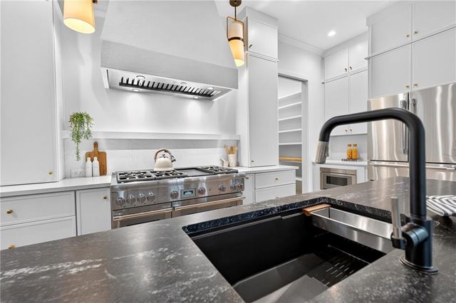 652 Timm Valley Road NE, Atlanta, GA 30305