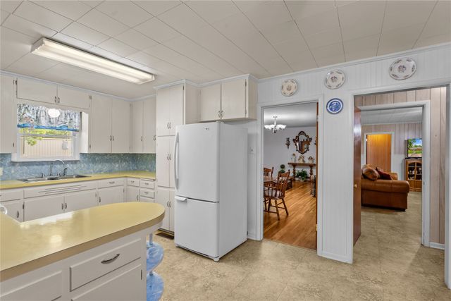 1403 W 5th Street, Clifton, TX 76634