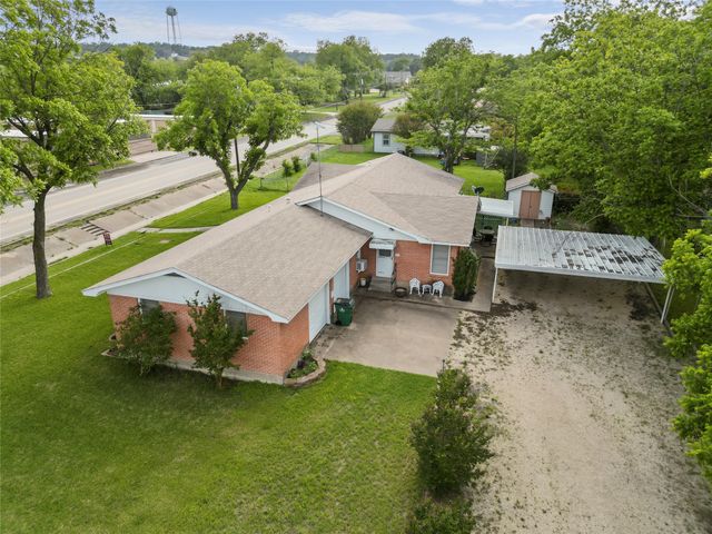 1403 W 5th Street, Clifton, TX 76634