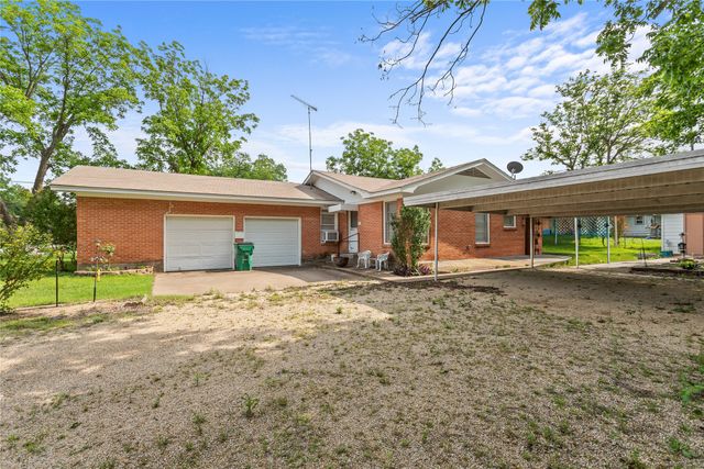 1403 W 5th Street, Clifton, TX 76634