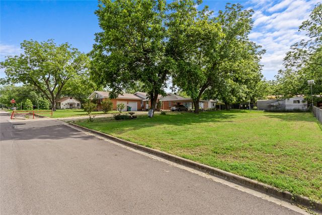 1403 W 5th Street, Clifton, TX 76634