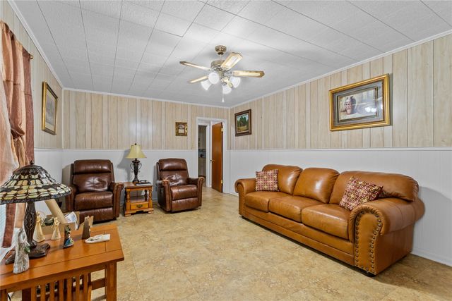 1403 W 5th Street, Clifton, TX 76634