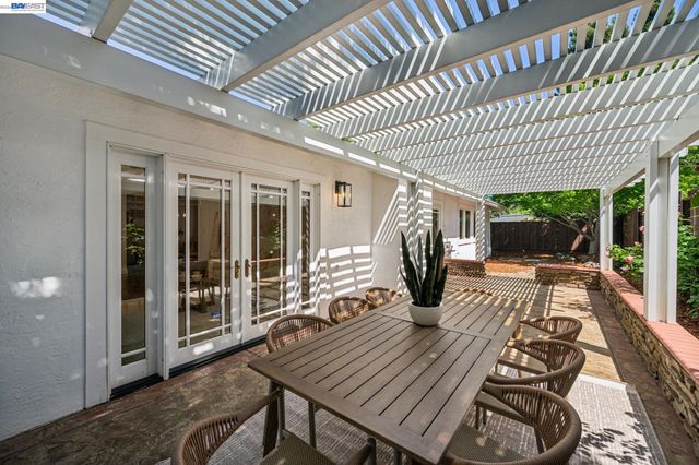 238 Delta Pl, Danville, CA 94526