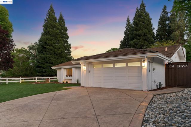 238 Delta Pl, Danville, CA 94526