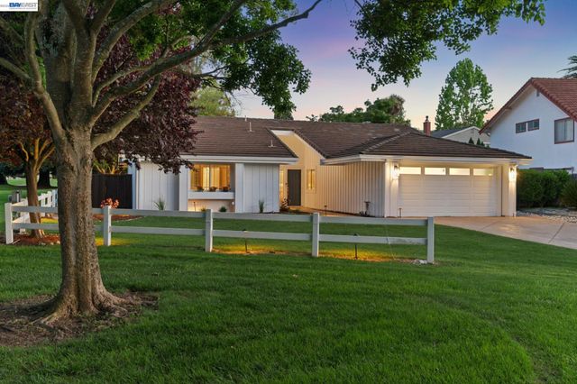 238 Delta Pl, Danville, CA 94526