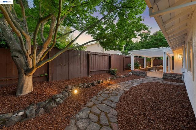 238 Delta Pl, Danville, CA 94526