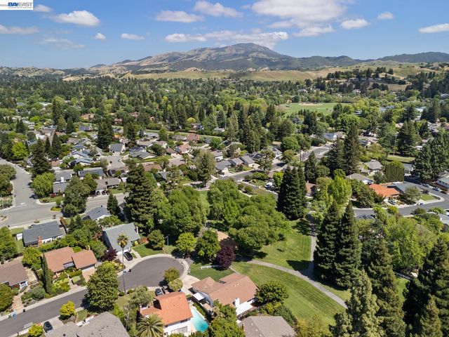 238 Delta Pl, Danville, CA 94526